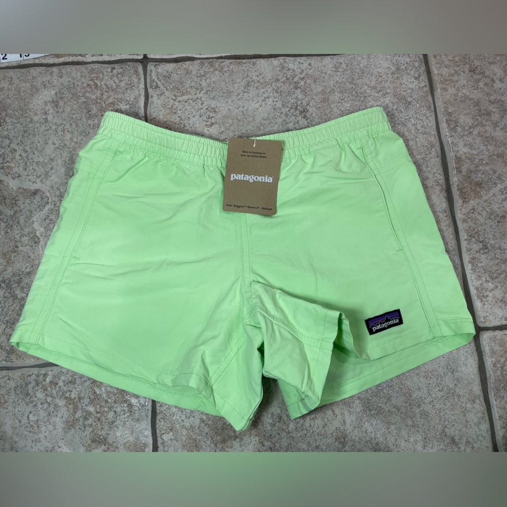 NWT Patagonia Salamander Green Kids Baggies Shorts 4” unlined